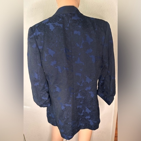 ARITZIA Babaton Macauley 3/4 Rolled Sleeve Jacquard Print Blazer size 2 - Picture 4 of 4
